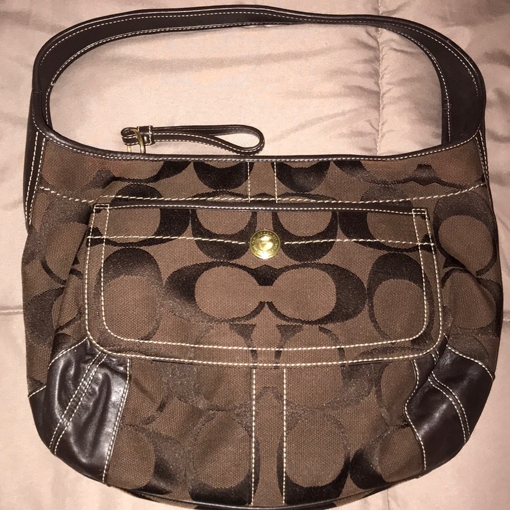 Coach shoulder bag!! Make an offer :)